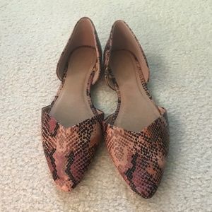 Snakeskin pointed flats